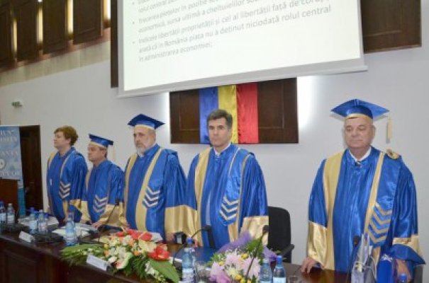 Ovidius a acordat înaltul titlu de Doctor Honoris Causa economistului Croitoru